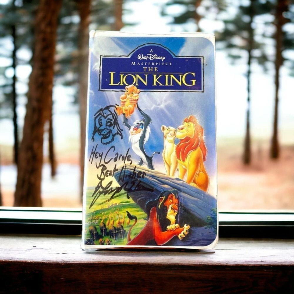 Autographed & Hand Drawn Adult Simba by Animator Joe Ekers on The Lion King VHS!